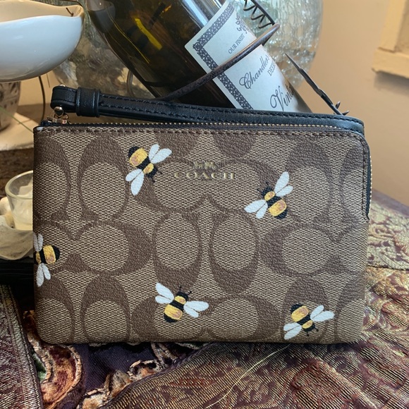Coach Handbags - Rare🔥Authentic COACH Coated signature leather bees  zip top wristlet